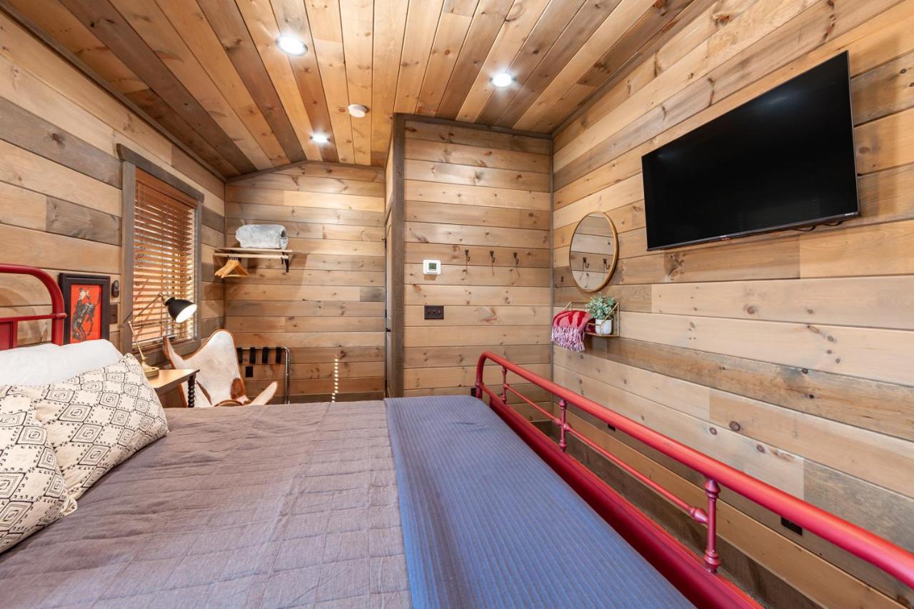 Splash Mountain Pool Hot Tub Theater Game Room Сев'єрвілл Екстер'єр фото