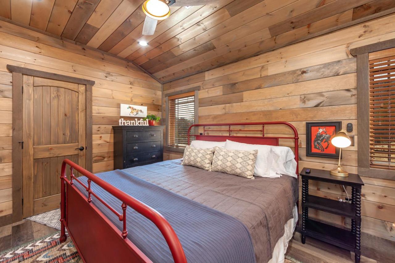 Splash Mountain Pool Hot Tub Theater Game Room Сев'єрвілл Екстер'єр фото