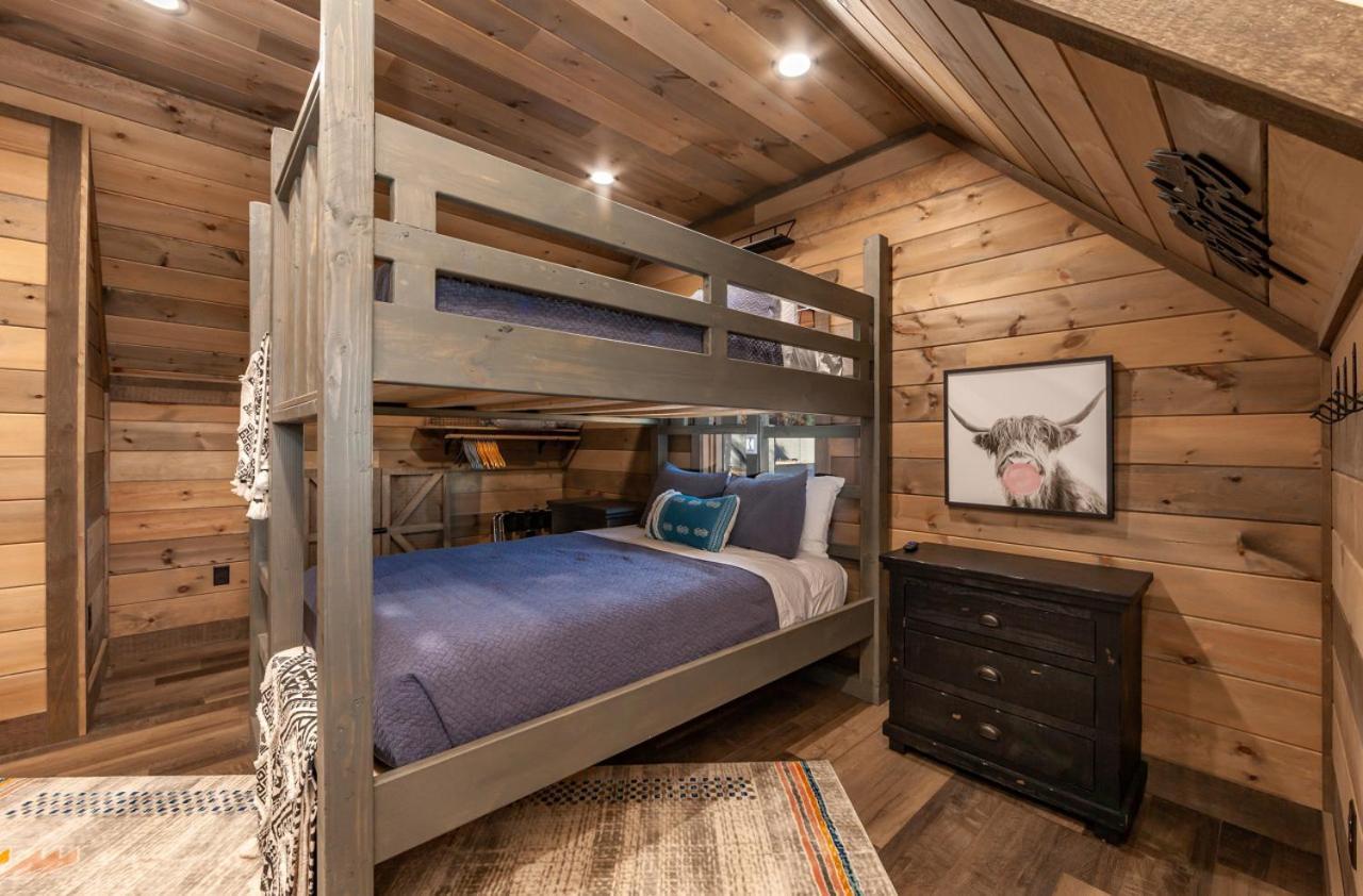 Splash Mountain Pool Hot Tub Theater Game Room Сев'єрвілл Екстер'єр фото
