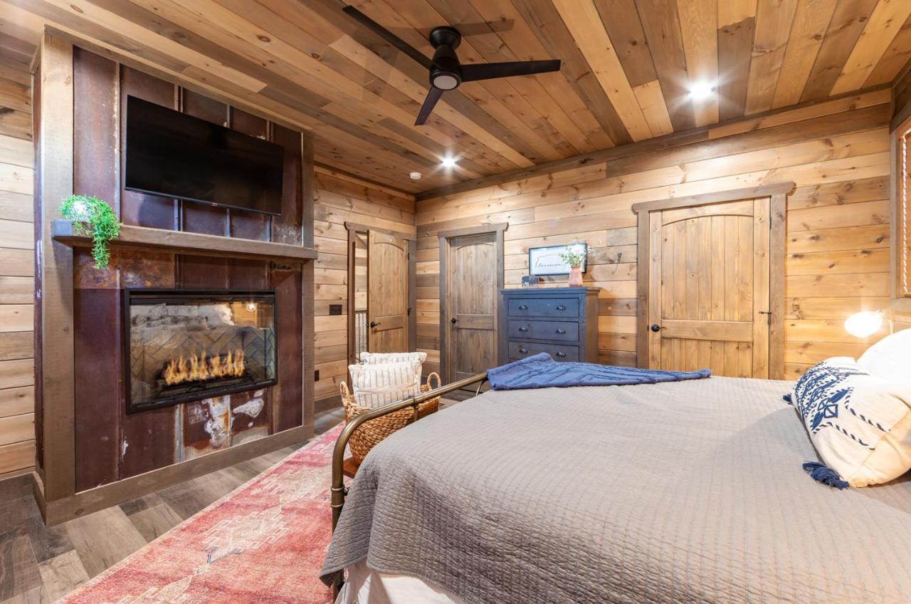 Splash Mountain Pool Hot Tub Theater Game Room Сев'єрвілл Екстер'єр фото